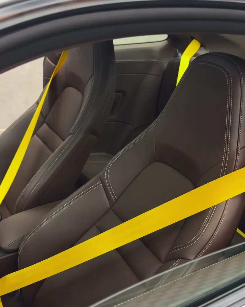 Porsche 911: cintos de segurança amarelos, projeto da Felyx Tapeçaria