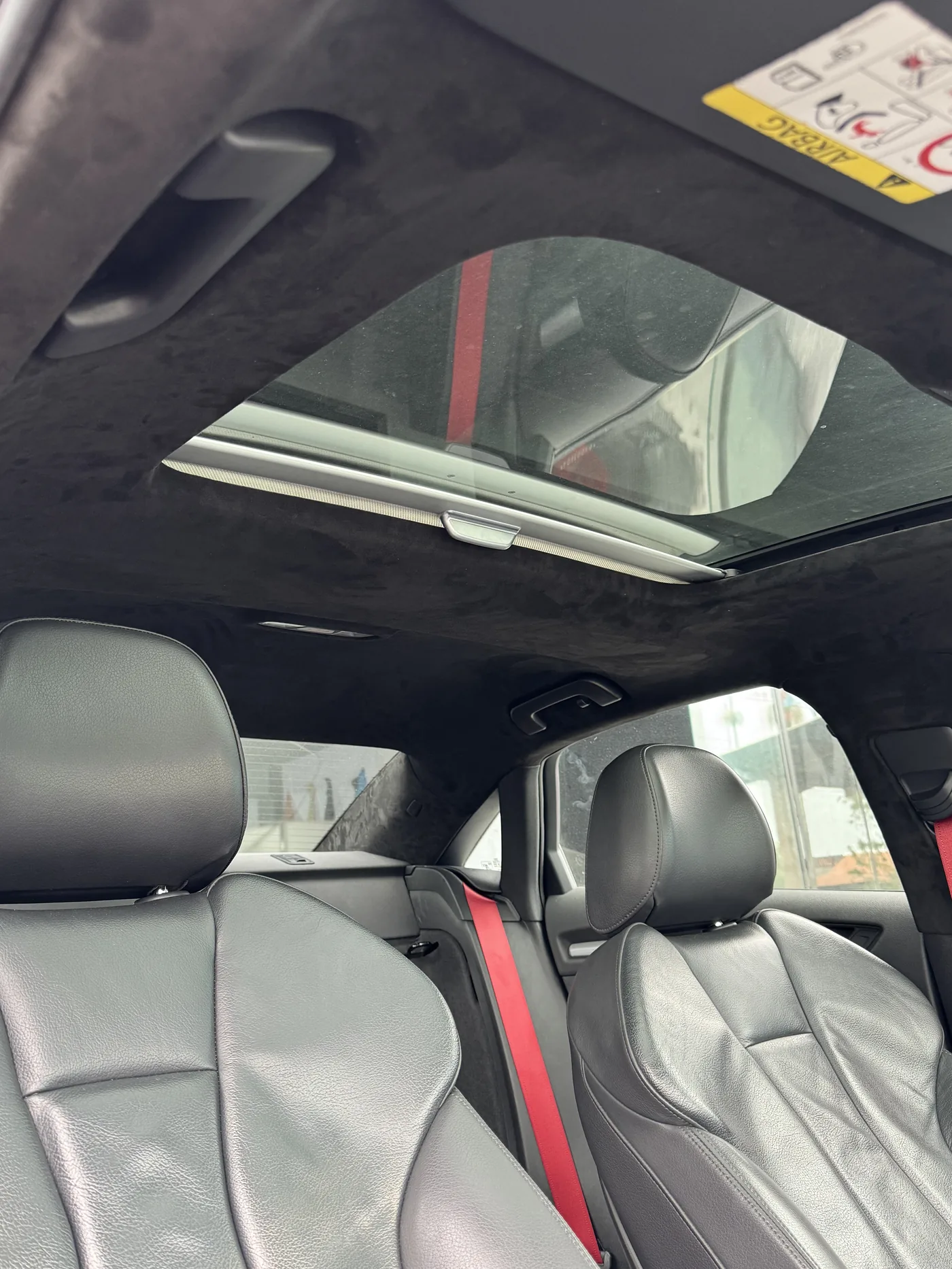 Revestimento de teto automotivo em Alcantara com acabamento de fábrica